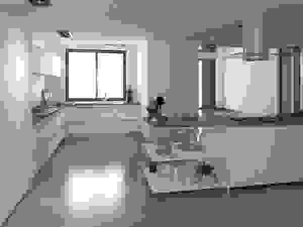Area5 arquitectura SAS Cozinhas modernas Cinza