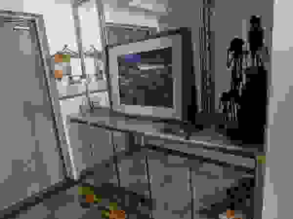 구름집 02-338-6835 Modern Corridor, Hallway and Staircase Glass Metallic/Silver