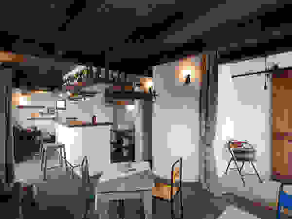 バーカウンターのある漆喰と木のぬくもりを感じる家 Homify