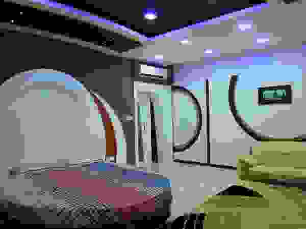Premdas Krishna Modern style bedroom