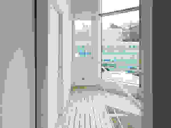 一級建築士事務所 Atelier Casa Minimalist corridor, hallway & stairs Wood