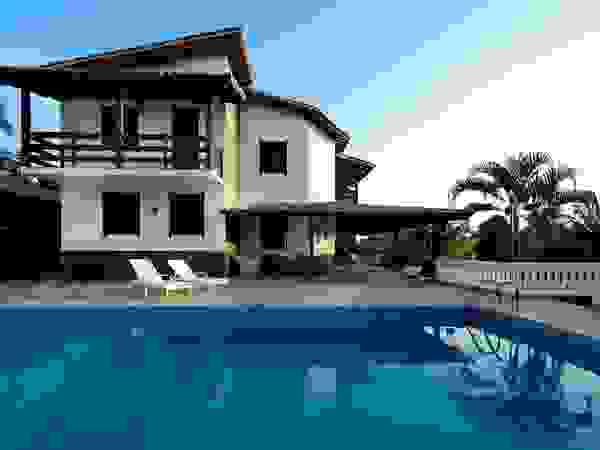 CHASTINET ARQUITETURA URBANISMO ENGENHARIA LTDA Country style house Bricks Wood effect