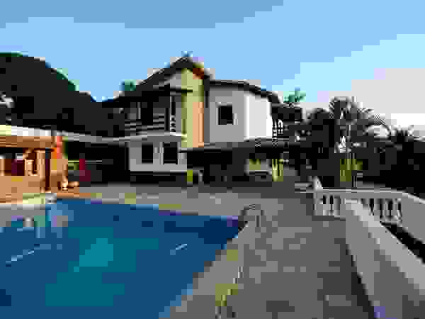 CHASTINET ARQUITETURA URBANISMO ENGENHARIA LTDA Country style house Bricks Wood effect