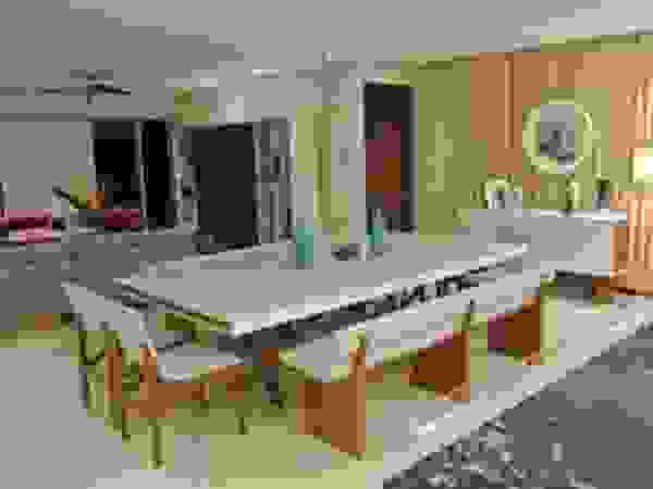 ArtiA desarrollo, arquitectura y mobiliario. Minimalist dining room Wood White