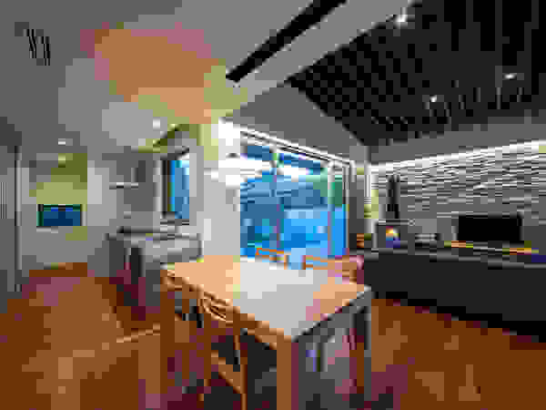ISDアーキテクト一級建築士事務所 Modern Kitchen Wood White