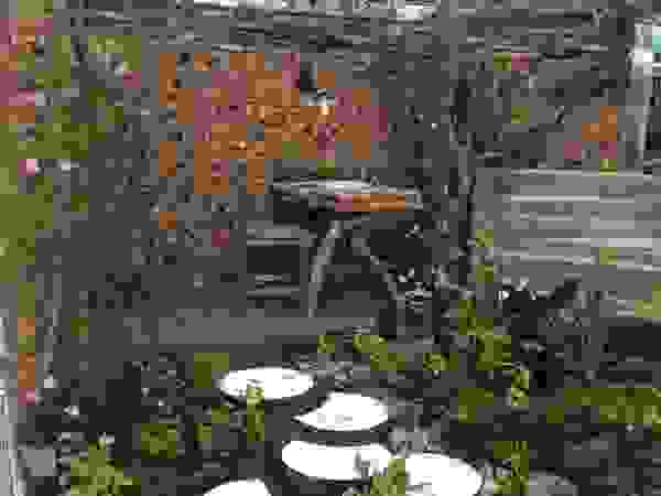 株式会社 髙橋造園土木 Takahashi Landscape Construction.Co.,Ltd Modern garden Wood