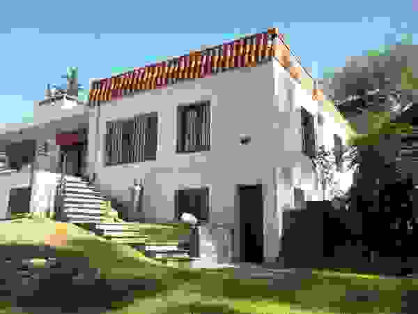Liliana almada Propiedades Classic style houses