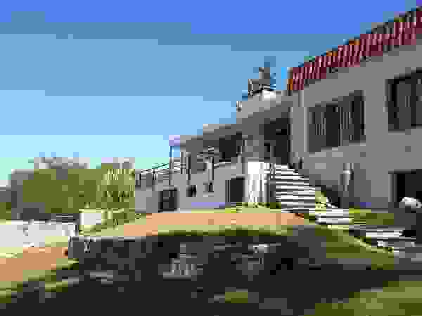 Liliana almada Propiedades Classic style houses