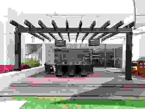 Besana Studio Balconies, verandas & terraces Accessories & decoration White
