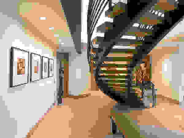 EeStairs | Stairs and balustrades Modern corridor, hallway & stairs Wood