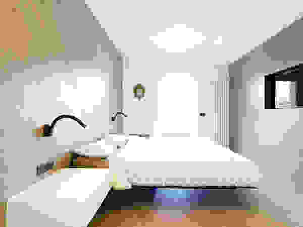 Lemayr Thomas Modern style bedroom