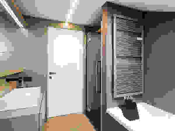 Lemayr Thomas Modern bathroom