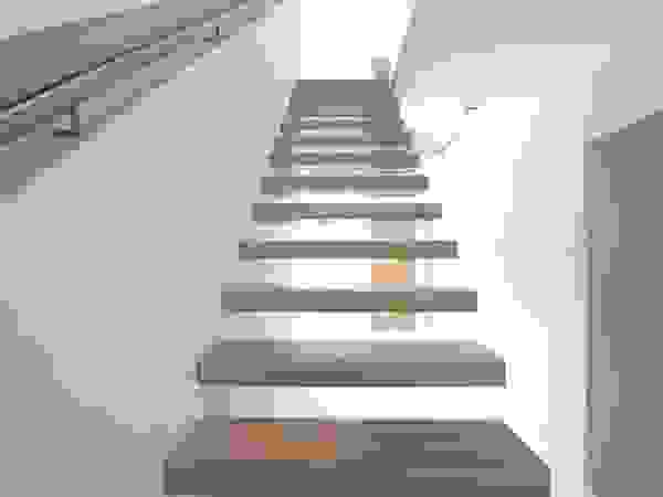 EeStairs | Stairs and balustrades Modern corridor, hallway & stairs Wood