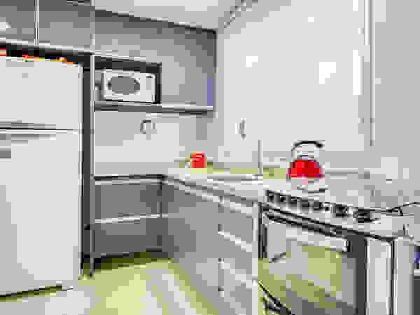 Juliana Lahóz Arquitetura Modern kitchen
