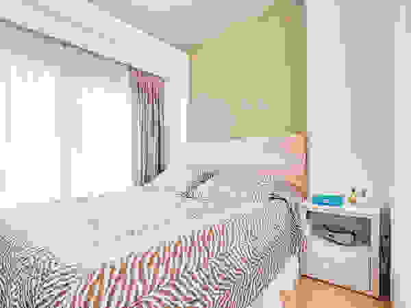 Juliana Lahóz Arquitetura Modern style bedroom