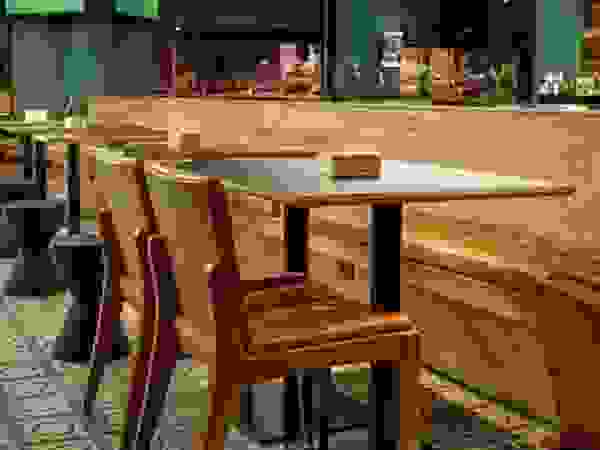 Riskalla & Mueller Arquitetura e Interiores Bars & clubs Solid Wood Green