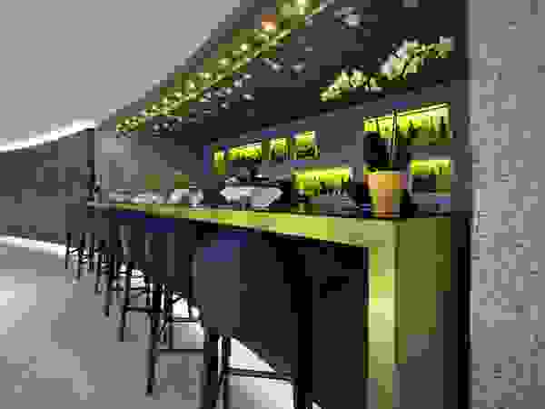 Hilton Doubletree Yeveran M.M. Lampadari Classic bars & clubs