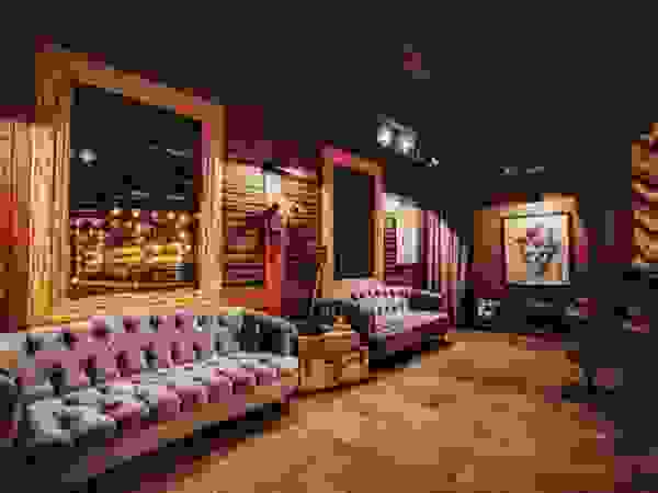 Estilo en muebles Moderne bars & clubs Grijs