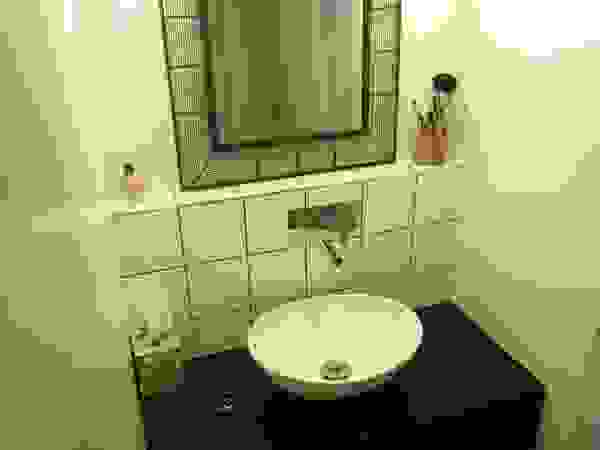 espaces & déco Industrial style bathroom