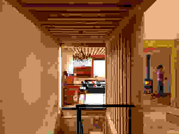 すわ製作所 Eclectic style corridor, hallway & stairs
