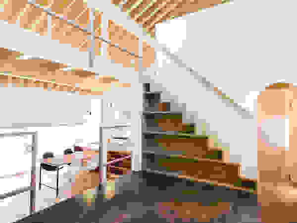 一級建築士事務所 Atelier Casa Media room Tiles Metallic/Silver