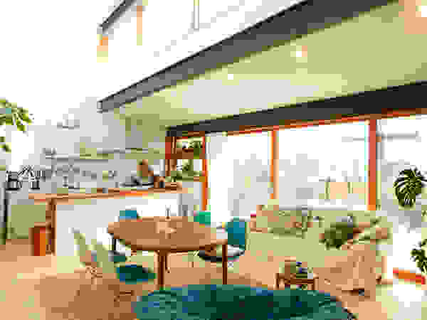 すわ製作所 Sala da pranzo eclettica
