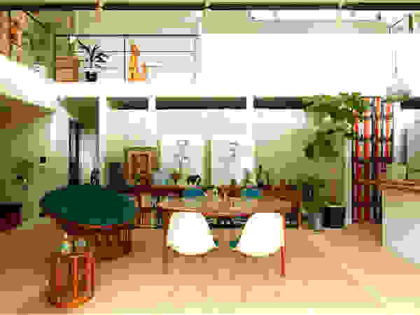 すわ製作所 Sala da pranzo eclettica