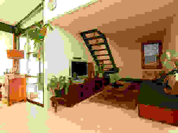 すわ製作所 Soggiorno eclettico