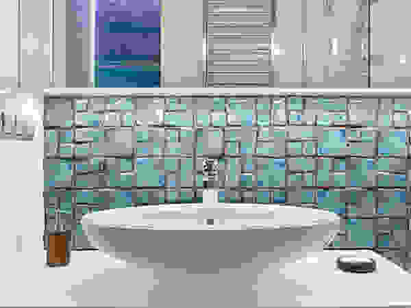 Marina Pennie Design&Art Eclectic style bathroom Blue