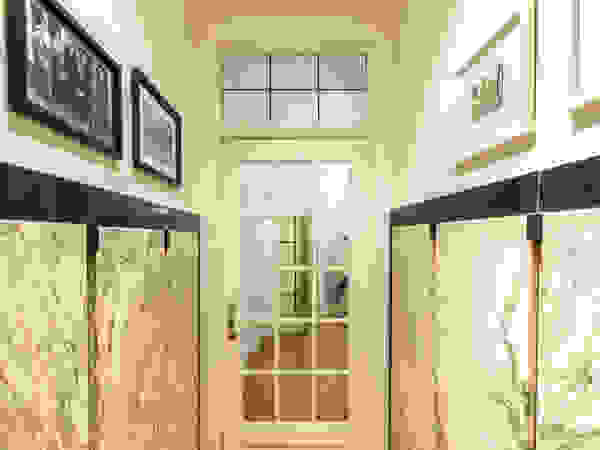 Aangenaam Interieuradvies Modern Corridor, Hallway and Staircase