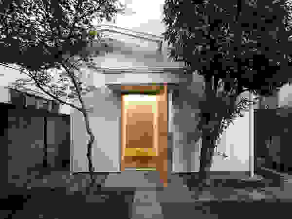 ディンプル建築設計事務所 Modern corridor, hallway & stairs