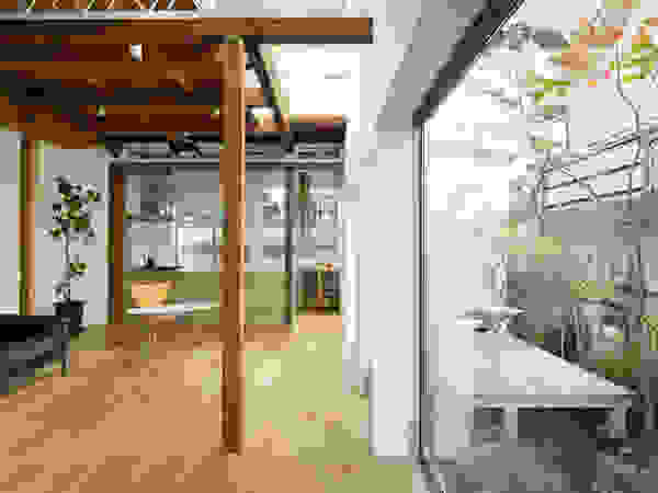 ディンプル建築設計事務所 Modern balcony, veranda & terrace