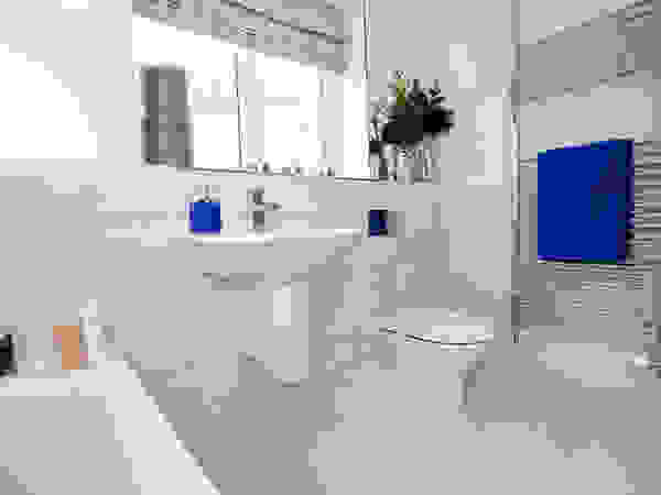 Make every room a new adventure… .. Graeme Fuller Design Ltd Modern Bathroom