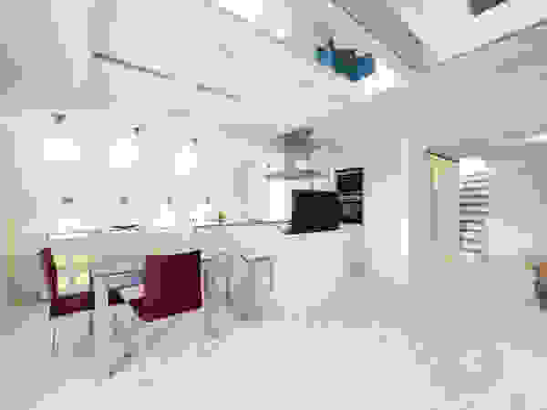 Planungsbüro für Innenarchitektur Modern style kitchen White