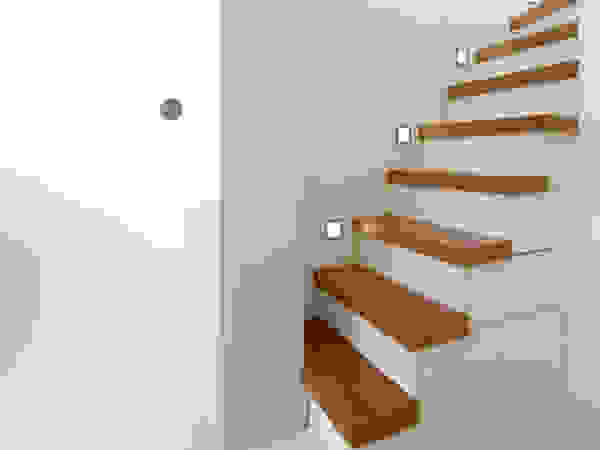 Planungsbüro für Innenarchitektur Modern corridor, hallway & stairs