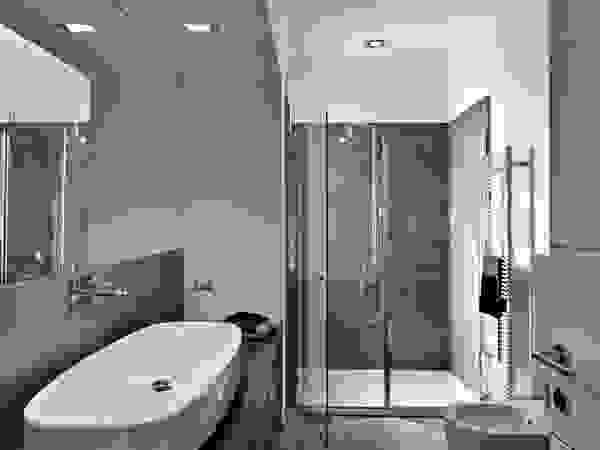 Modern Grey Bathroom Gracious Luxury Interiors Modern bathroom Grey