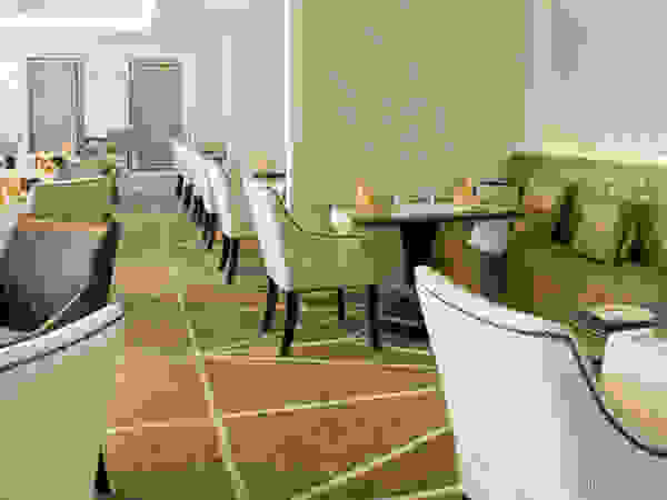 Classic Restaurant Gracious Luxury Interiors Classic bars & clubs Beige