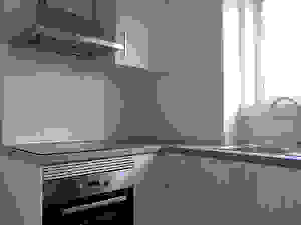 Happy Ideas At Home - Arquitetura e Remodelação de Interiores Modern kitchen