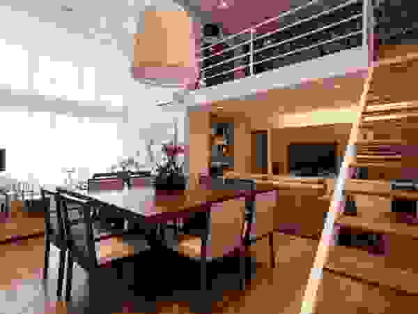 Camila Giongo Arquitetas Associadas - Decoração de Interiores ME Modern dining room Metal Beige