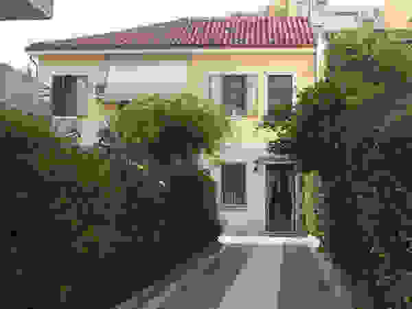 Studio Dalla Vecchia Architetti Окремий будинок Бетон Бежевий