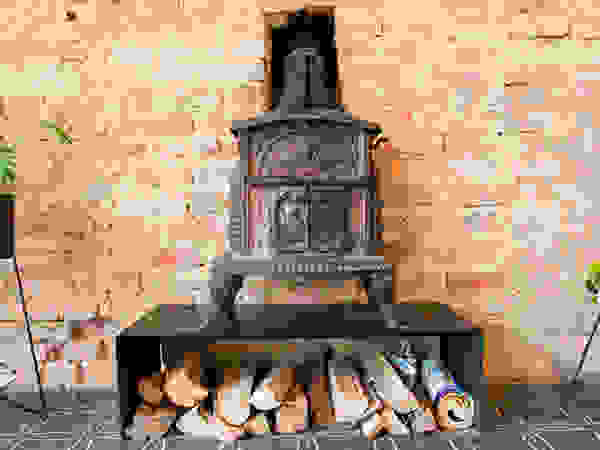 CHIMENEA Guzman Studio Living roomFireplaces & accessories Black