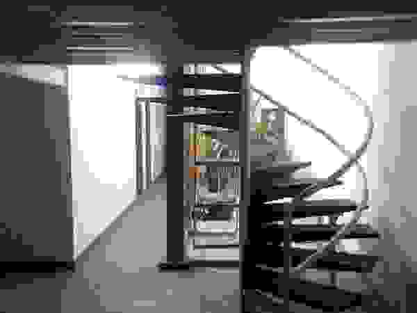 ESTUDIO DE ARQUITECTURA C.A Colonial style corridor, hallway& stairs