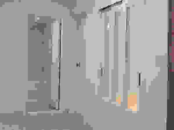 Goodhaus Modern corridor, hallway & stairs
