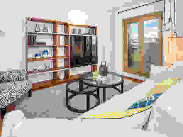 Espacios y Luz Fotografía Scandinavian style living room Engineered Wood White