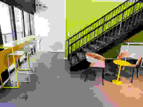 VERONA CARPETES E VINILICOS Moderne gangen, hallen & trappenhuizen Beton Grijs