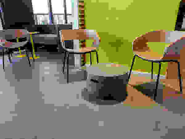VERONA CARPETES E VINILICOS Moderne gangen, hallen & trappenhuizen Beton Grijs