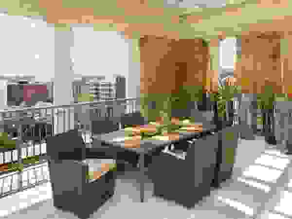 Penthouse Posh - Terrace Dining Lorna Gross Interior Design بالکن،ایوان وتراس