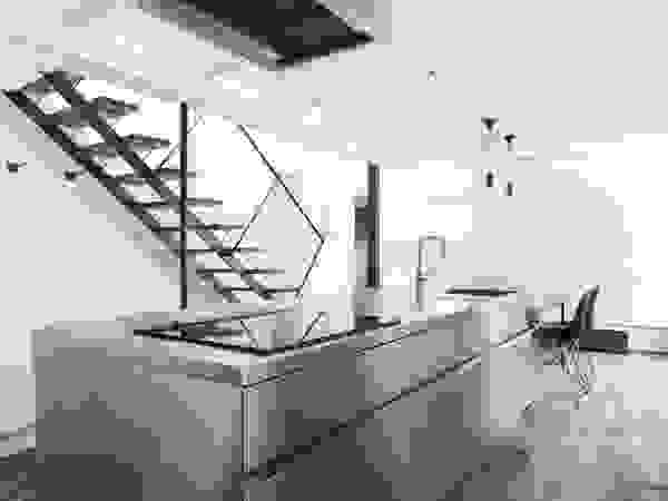 一級建築士事務所 Atelier Casa Modern Kitchen Metallic/Silver