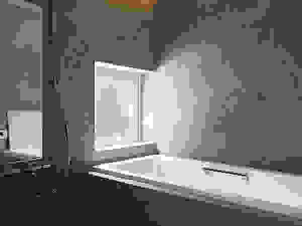 一級建築士事務所 Atelier Casa Modern Bathroom Grey
