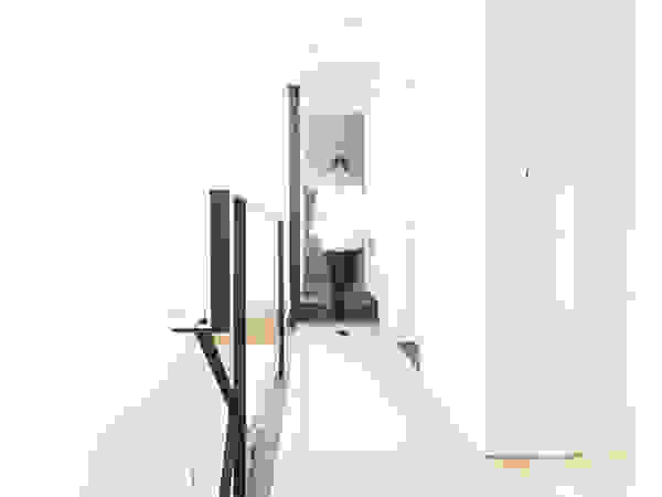 一級建築士事務所 Atelier Casa Modern Corridor, Hallway and Staircase